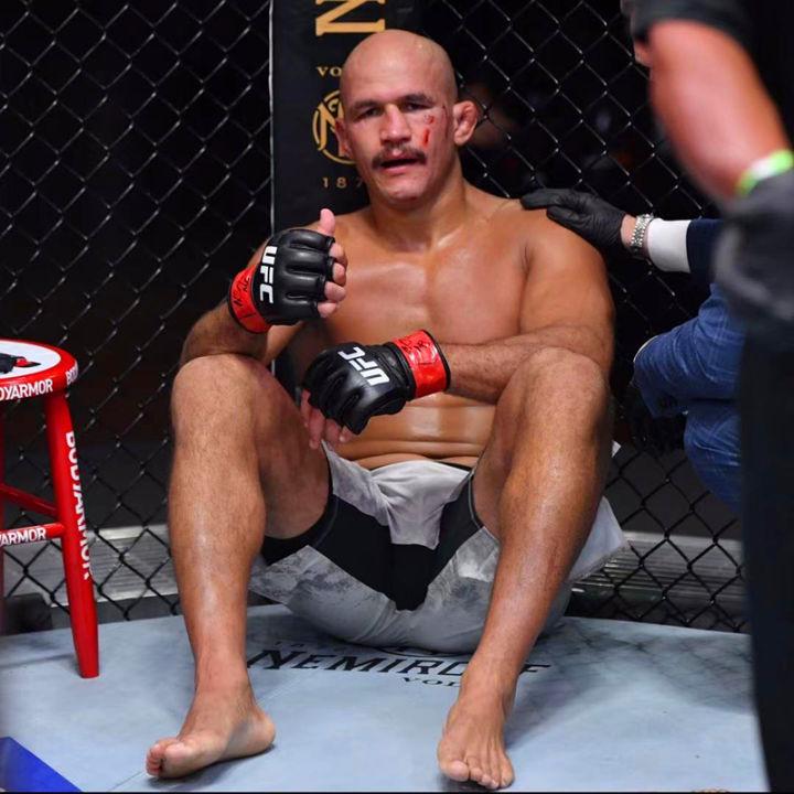 多斯桑托斯能踢什么位置？